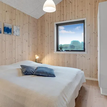 Carla - 1-5km From The Sea By Interhome